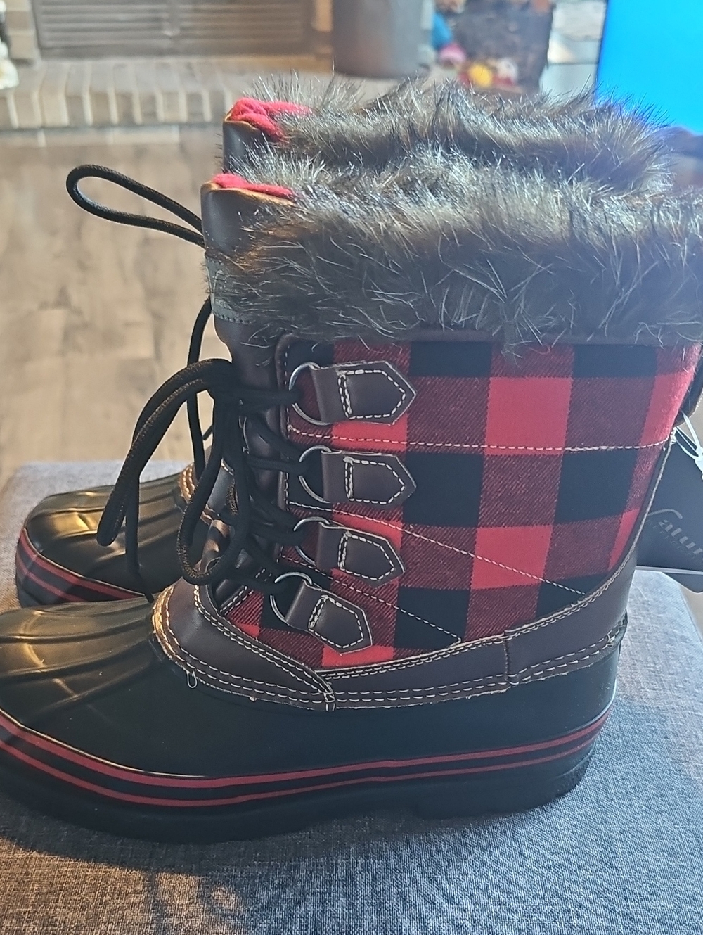 NWT Natural Reflections Red & Black Plaid Fur-Trim Lace-Up Winter Boots Size 10 - Picture 3 of 9